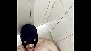 This submissive man looked-for to meet me concerning a public toilet to idolize me - good boy!